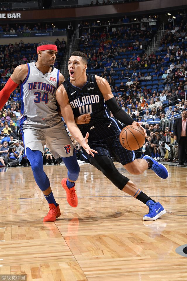 马德兴：中国足球受冷遇因成绩没突破，地方超火爆是大众怒其不争（马德兴：国足成绩难破局致整体遇冷，地方热度高因球迷恨铁不成钢）