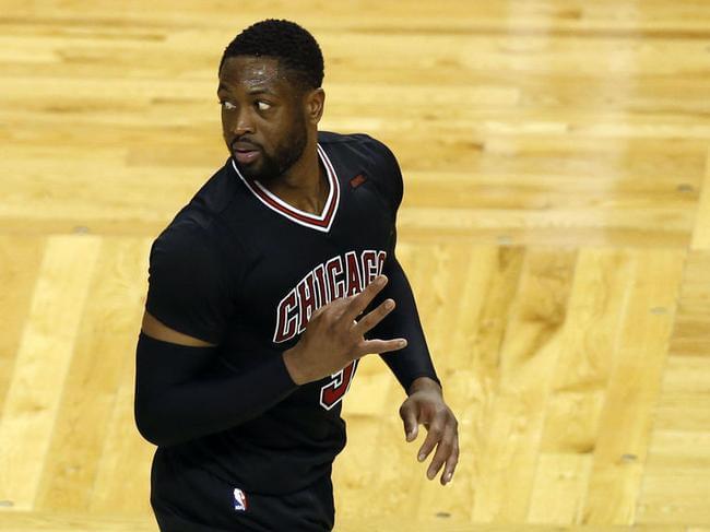 另类追星！美女主持张纯烨与偶像张稀哲一起合拍舞蹈视频（花式追星！人气主持张纯烨与偶像张稀哲同框合拍舞蹈视频）