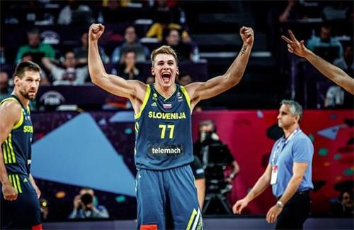 晋鹏翔：感谢每一位球迷，这一路有你们才够滚烫（晋鹏翔：感谢所有球迷，有你们相伴，这段旅程才更炽热）