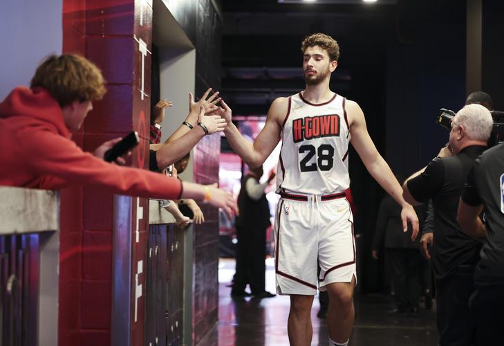 卡斯尔成最年轻30+10+5&3三分且命中率不低于70%球员（卡斯尔成史上最年轻单场30分10板5助+3记三分且命中率不低于70%的球员）