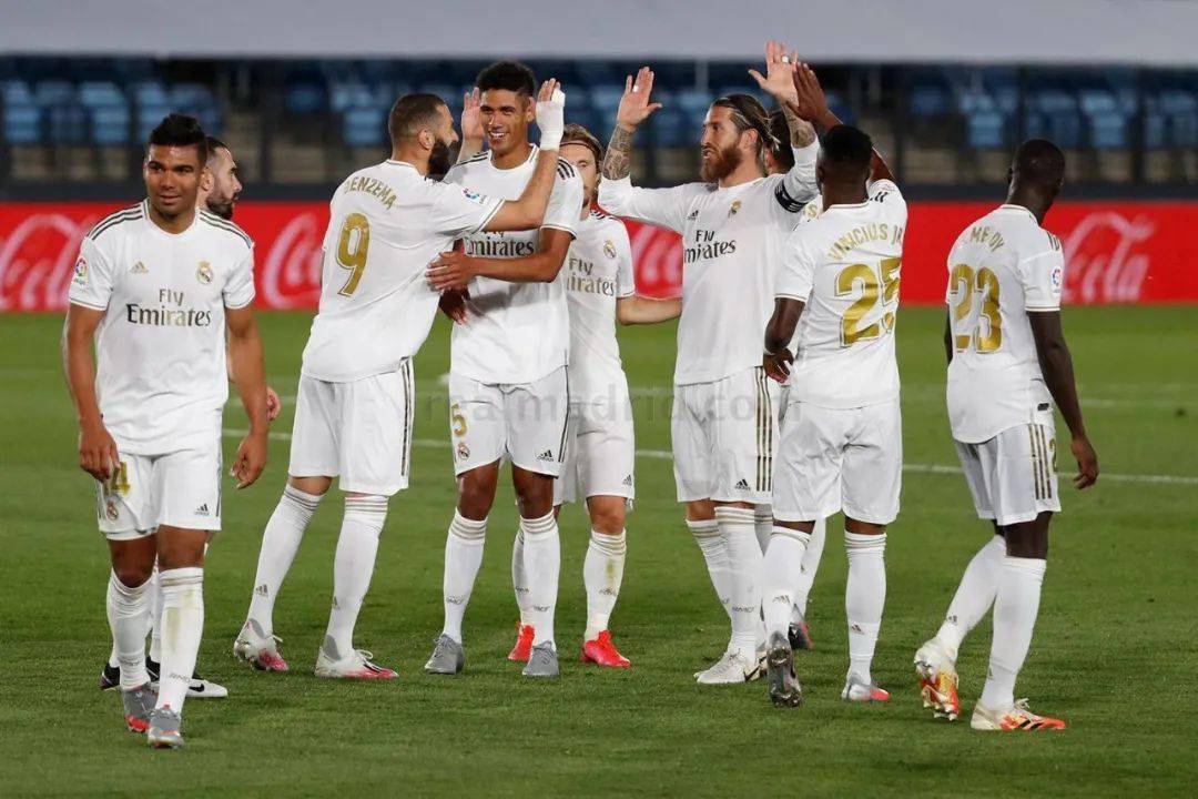 世界足球格局发生变化（全球足坛版图重塑）