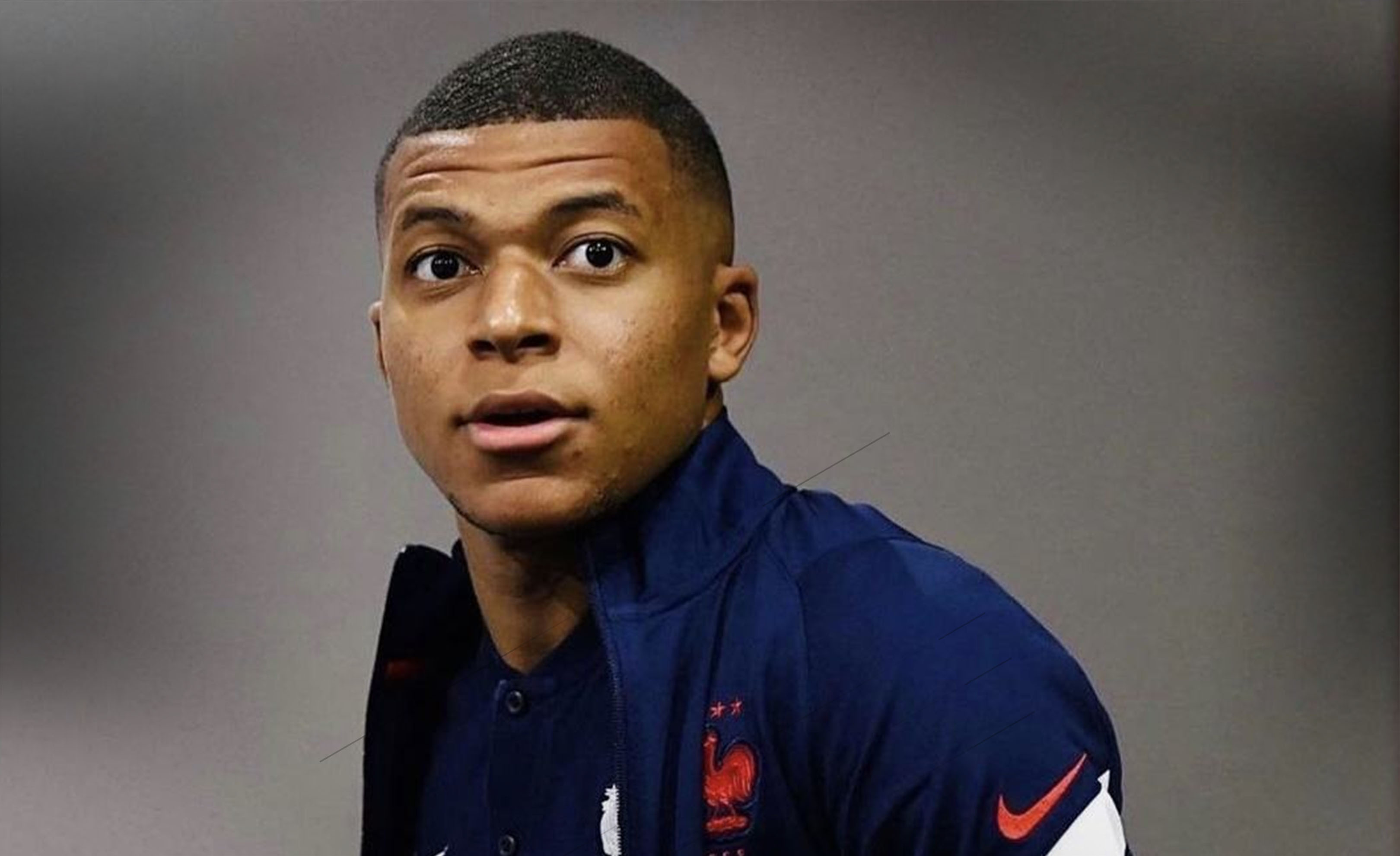 阿尔卡拉斯救球得分引热议，蒂亚福表情包成焦点（阿尔卡拉斯惊险救球掀热议，蒂亚福表情包抢镜）