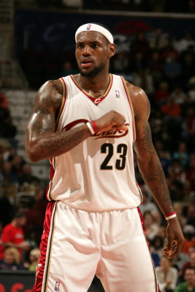 致敬，若塔兄弟前东家贡多马尔在球衣上印了他们的头像和名字（贡多马尔向若塔兄弟致敬：球衣印上两人头像与姓名）