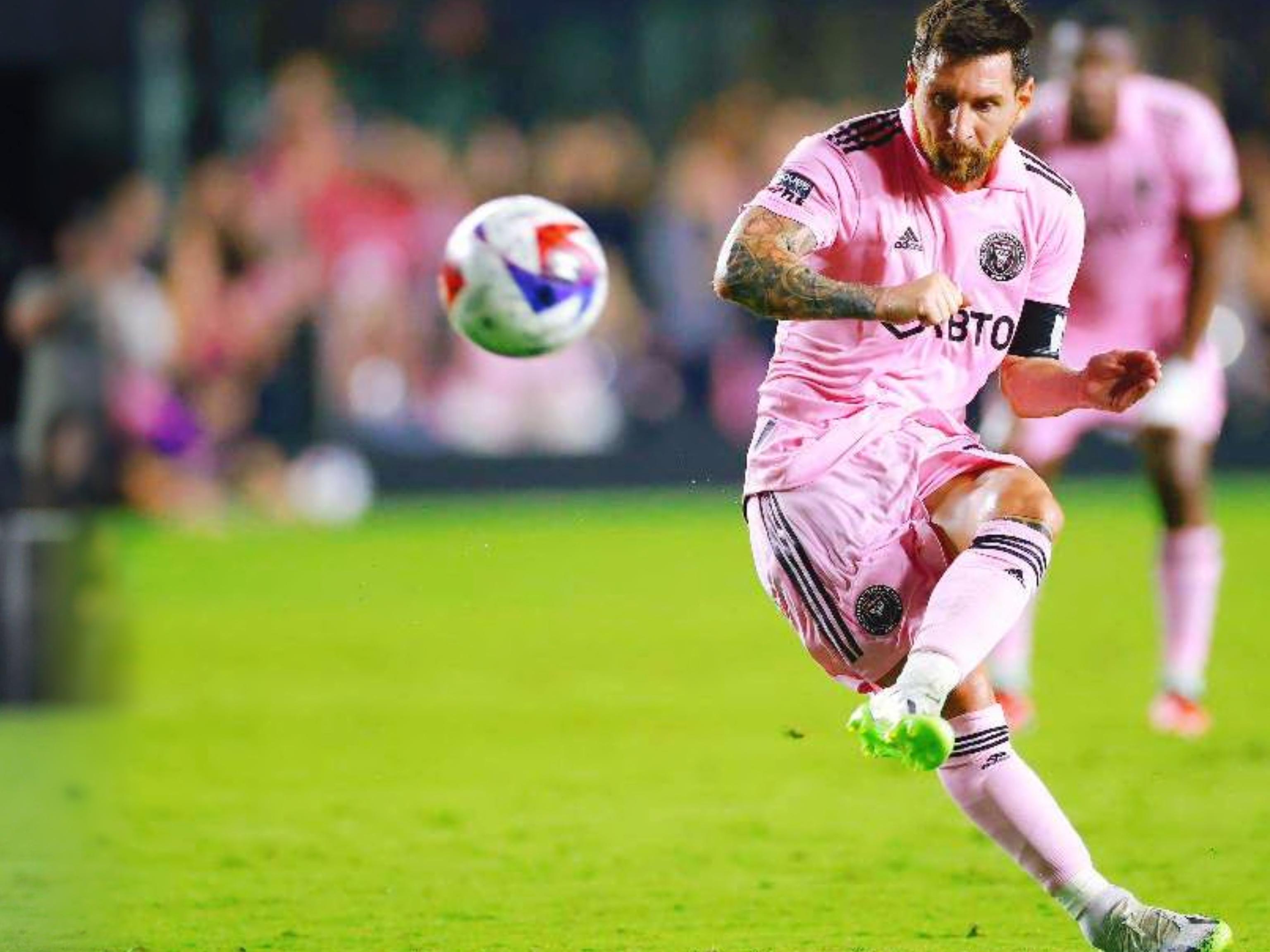 西甲积分榜：巴萨先赛获胜领先皇马4分，马竞两连败暂列第五（西甲最新积分榜：巴萨抢先取胜将对皇马优势扩大至4分，马竞两连败暂居第5）