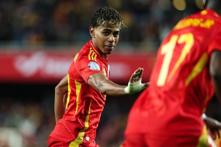 巴黎圣日耳曼姆巴佩连续两场破门（巴黎圣日耳曼前锋姆巴佩连场破门）